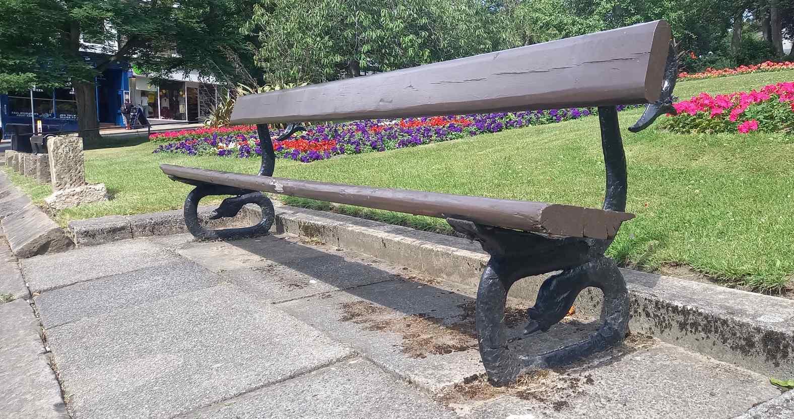 serpentbench-montpelliergardens