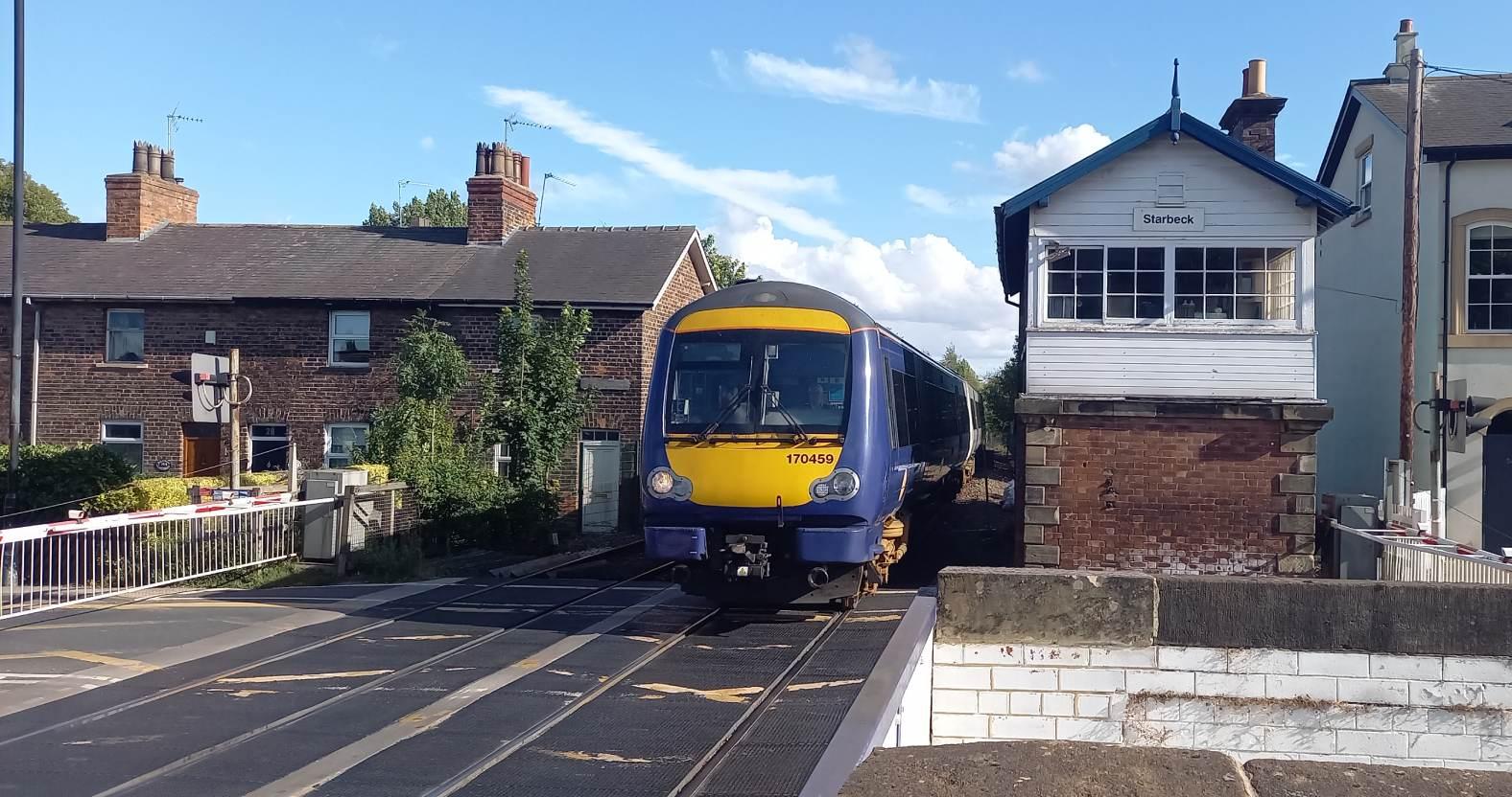 starbeck-levelcrossing-train