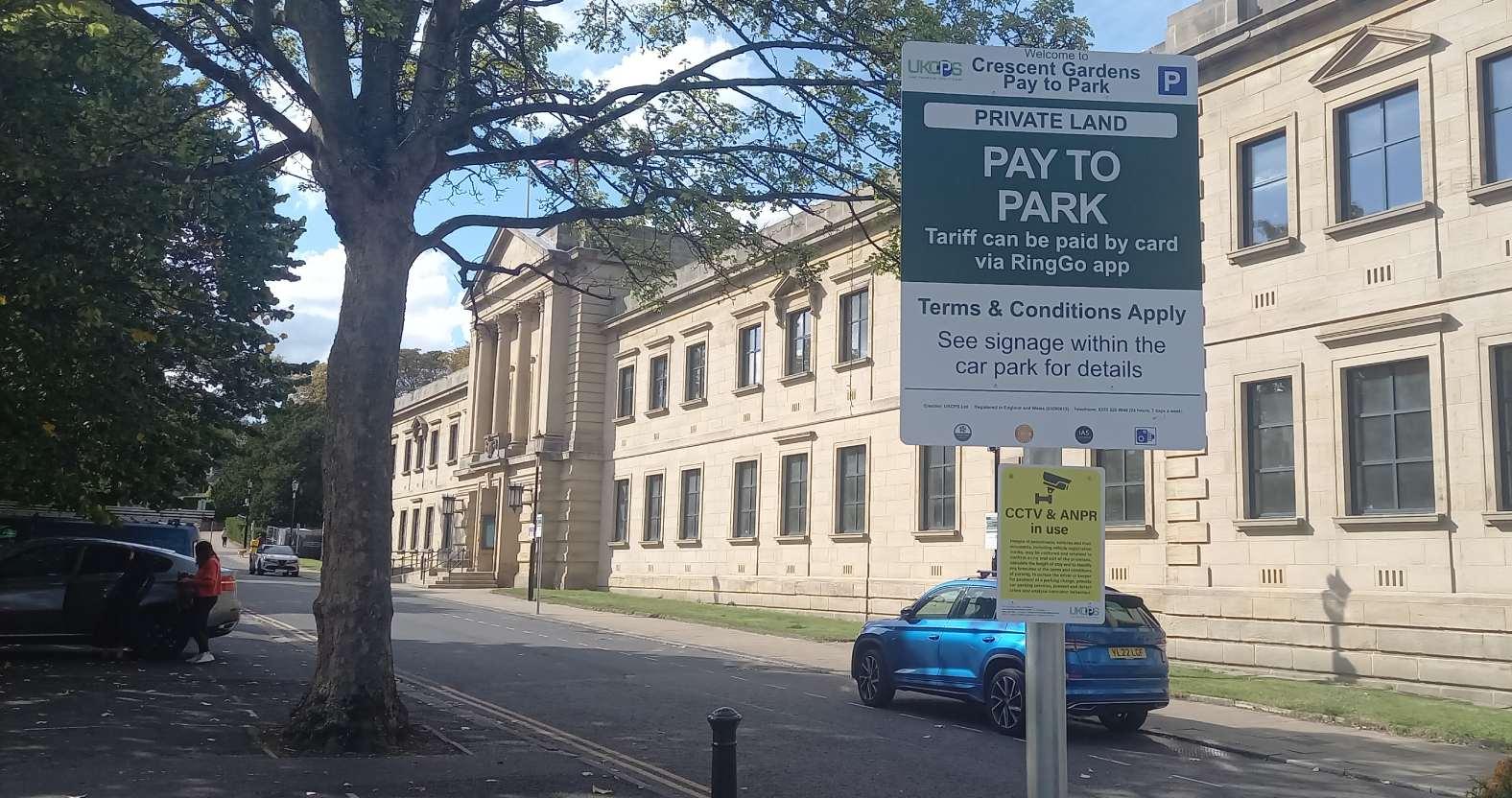 crescentgardens-parking-paytoparksign