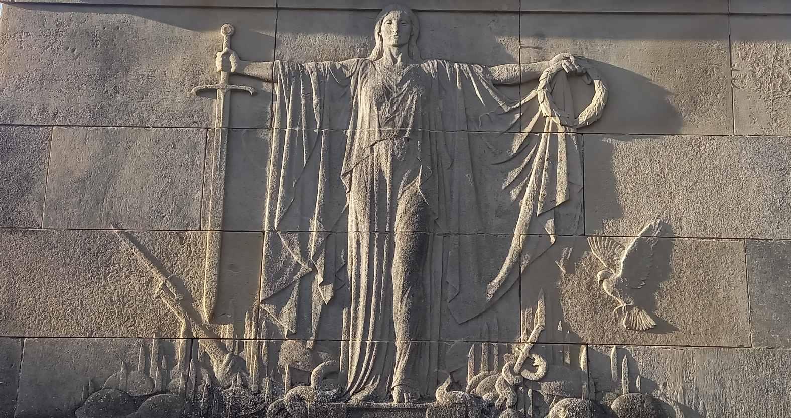 harrogate-warmemorial-baserelief