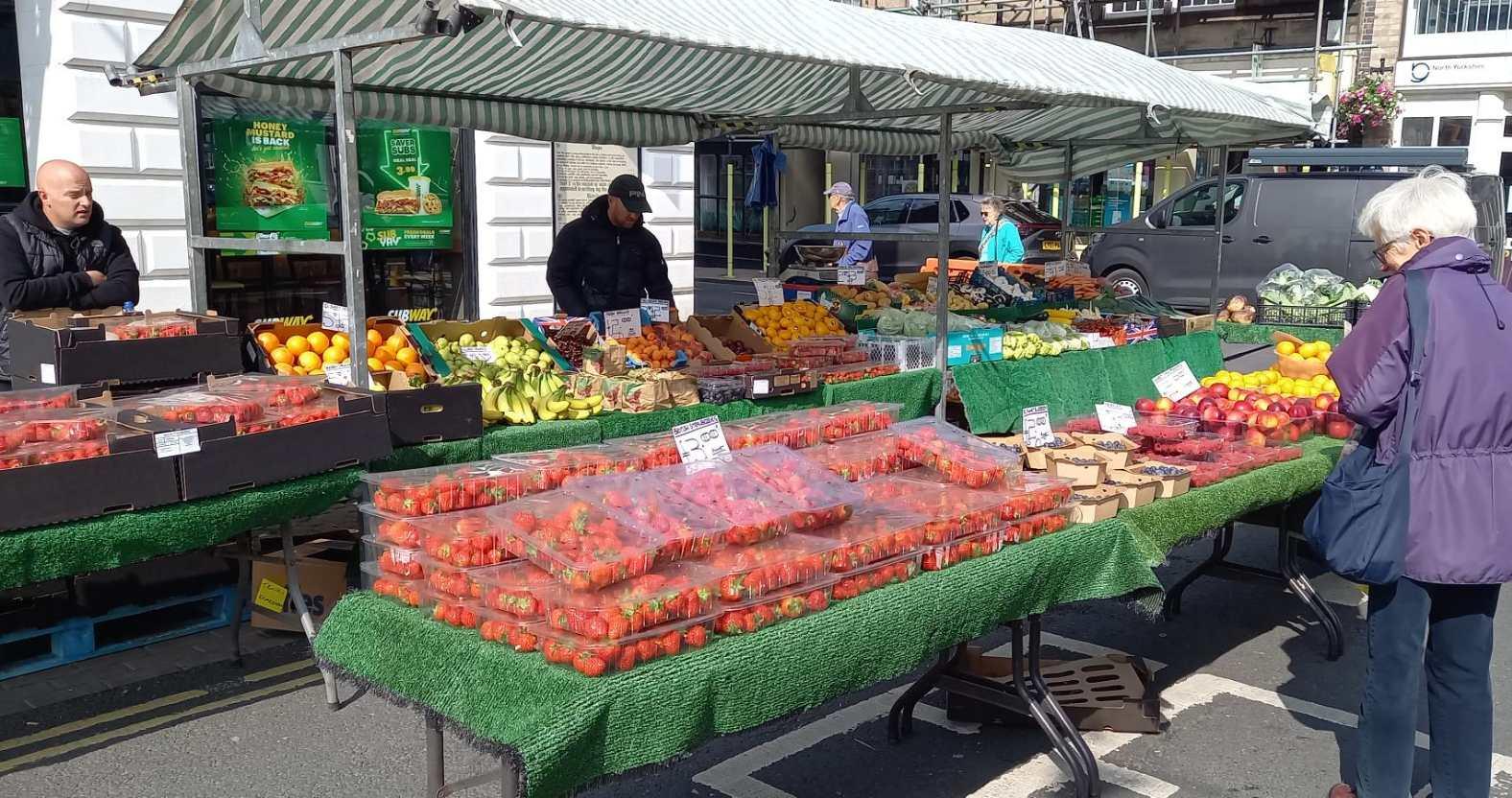 knaresborough-market-strawberries