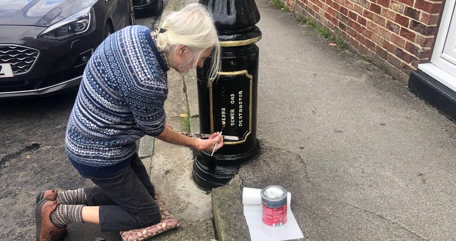 ripon-1-neill-clayton-painting-the-lamp