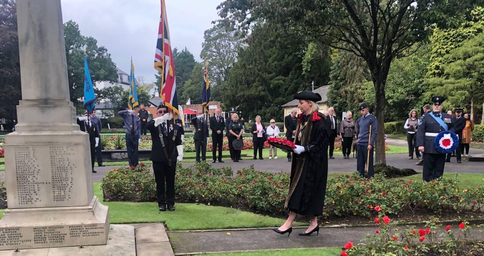 ripon-14-sept-2025-mayor-jackie-crozier-lays-a-wreath-1
