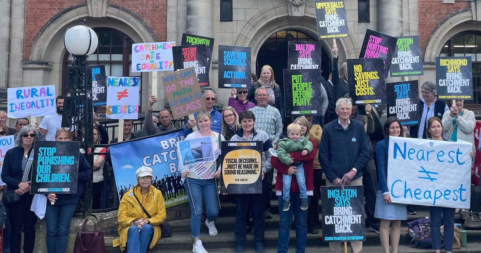 riponschoolbuses-countyhallprotest