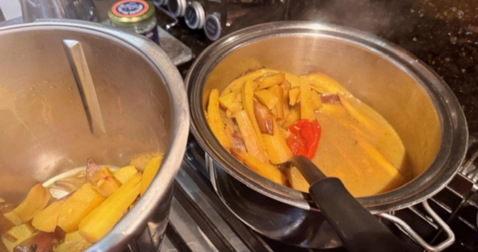 yemi-pumpkinsoup-onstove