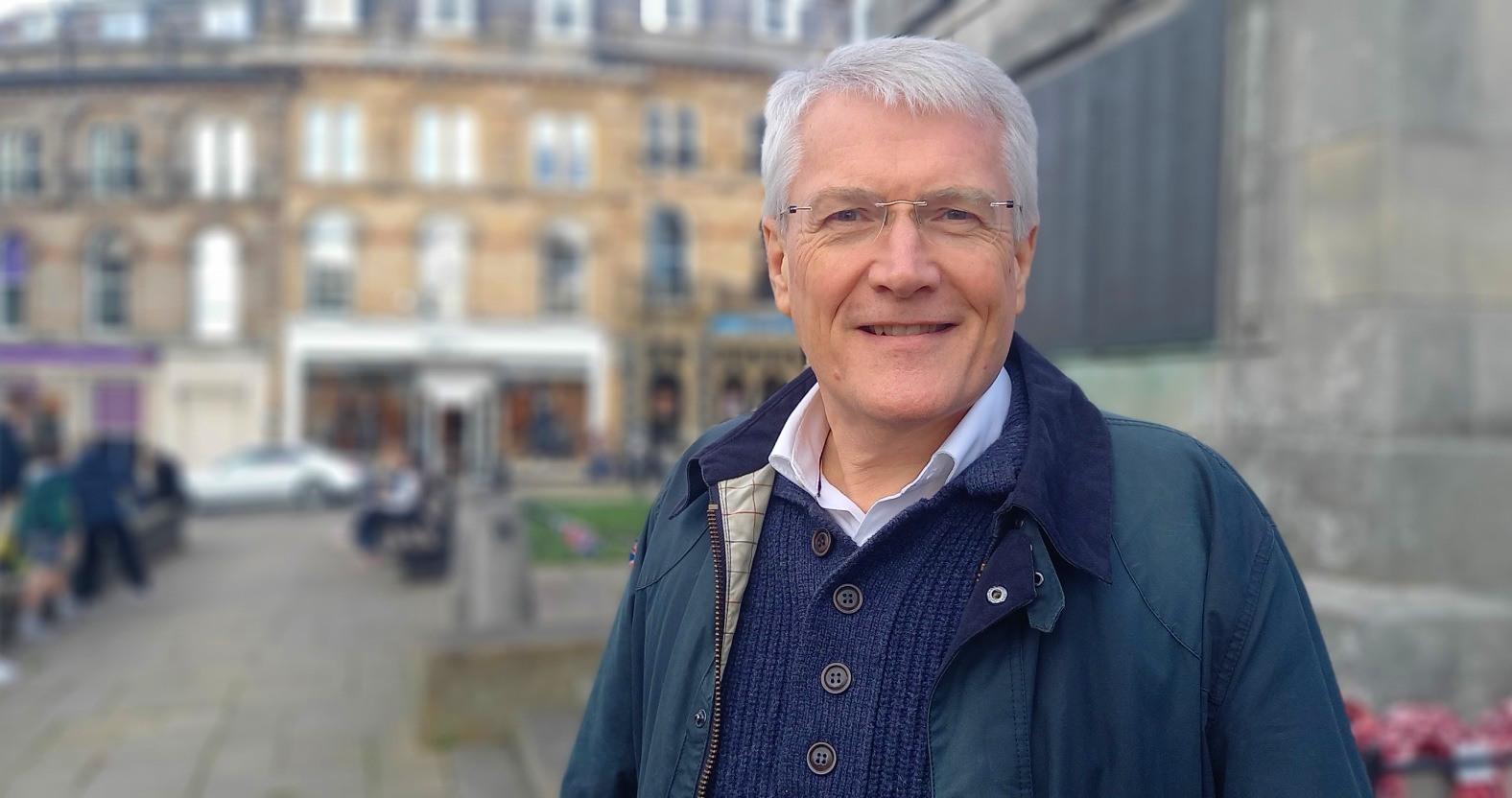 andrewjones-2025-backblur