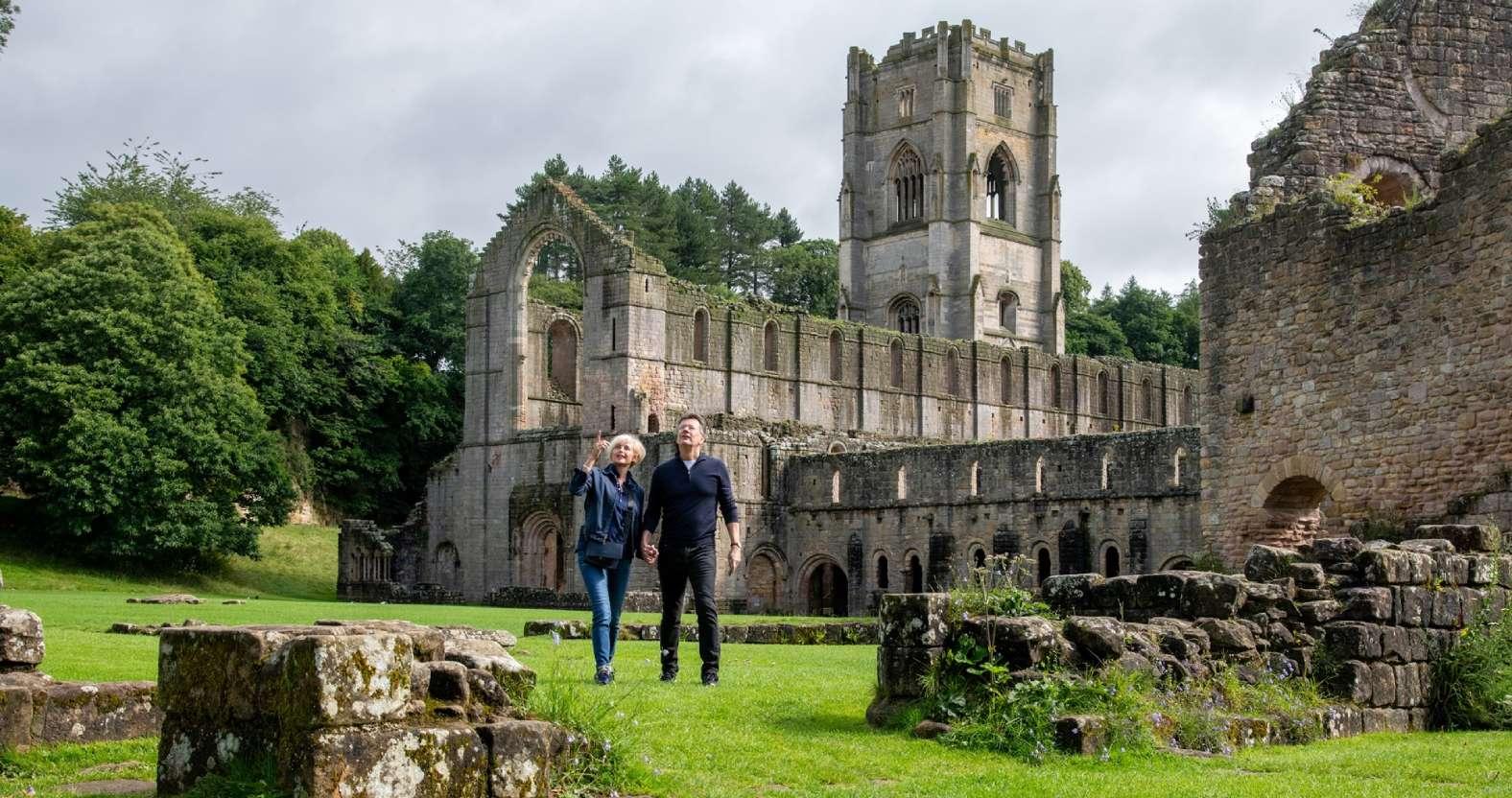 fountainsabbey-couple