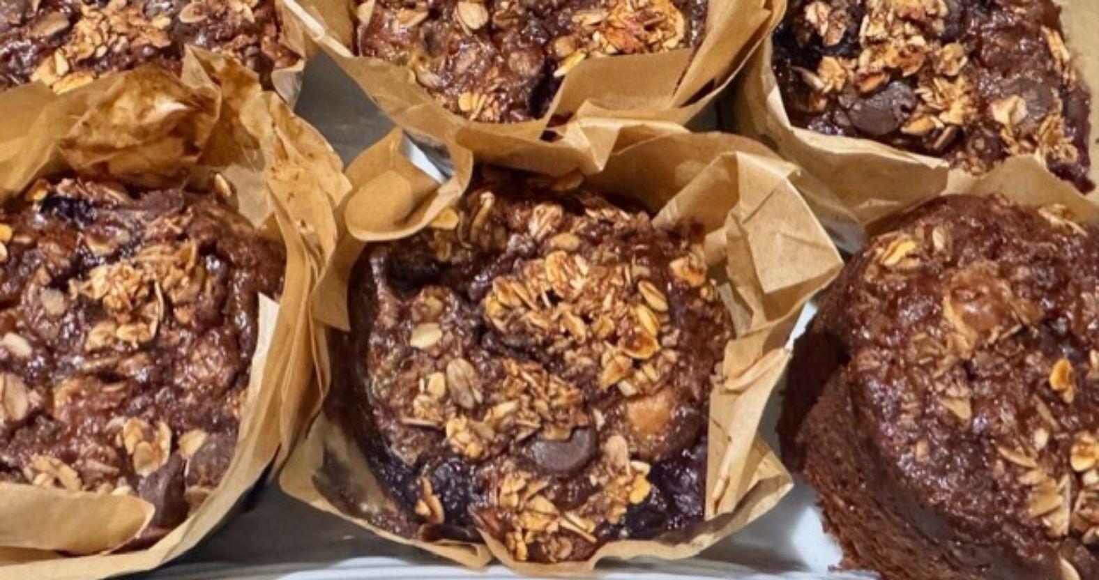 yemi-chocolateoatmuffins-divided