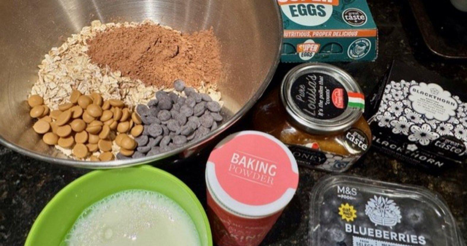 yemi-chocolateoatmuffins-ingredsbowl