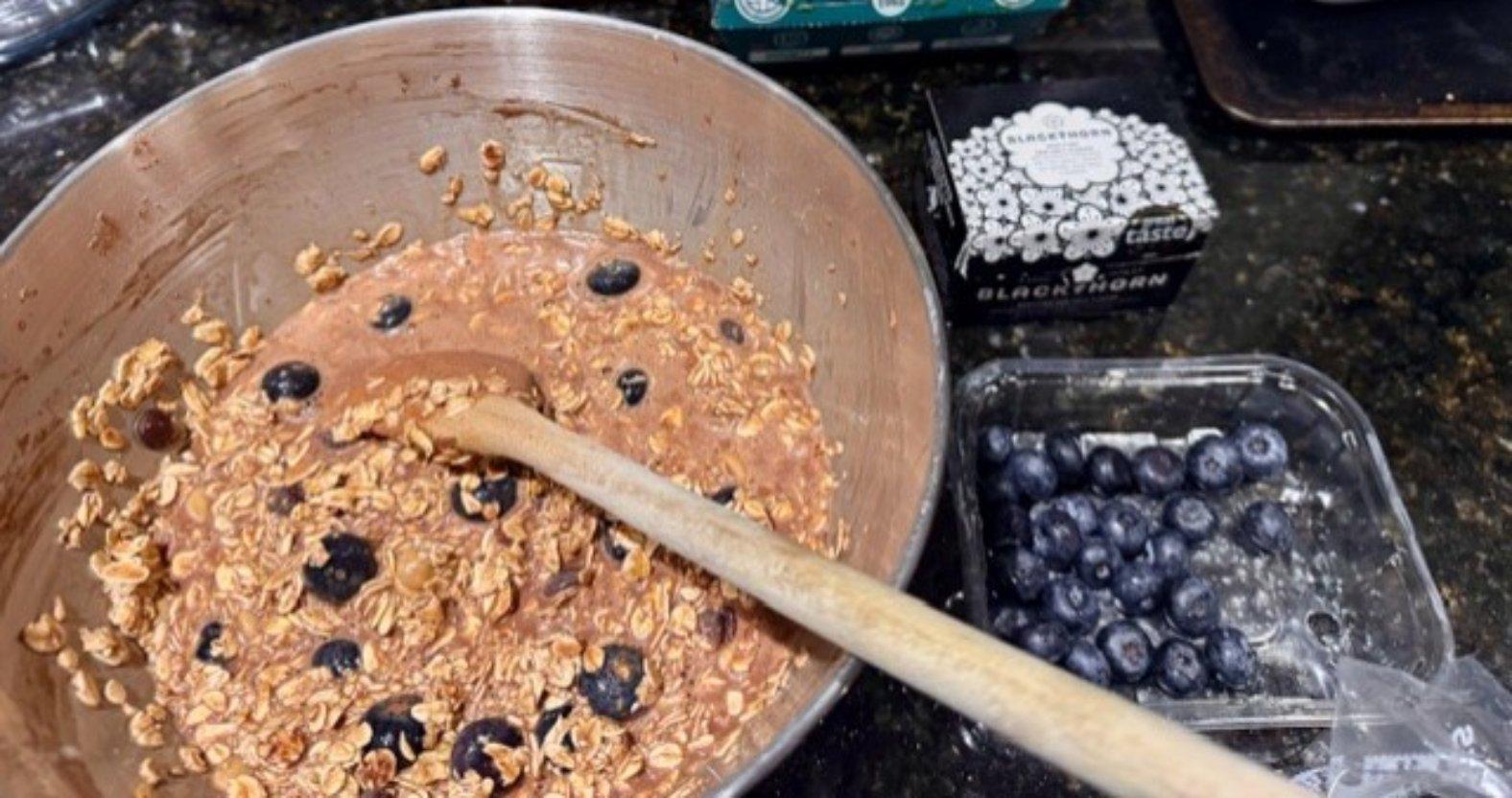 yemi-chocolateoatmuffins-mixed