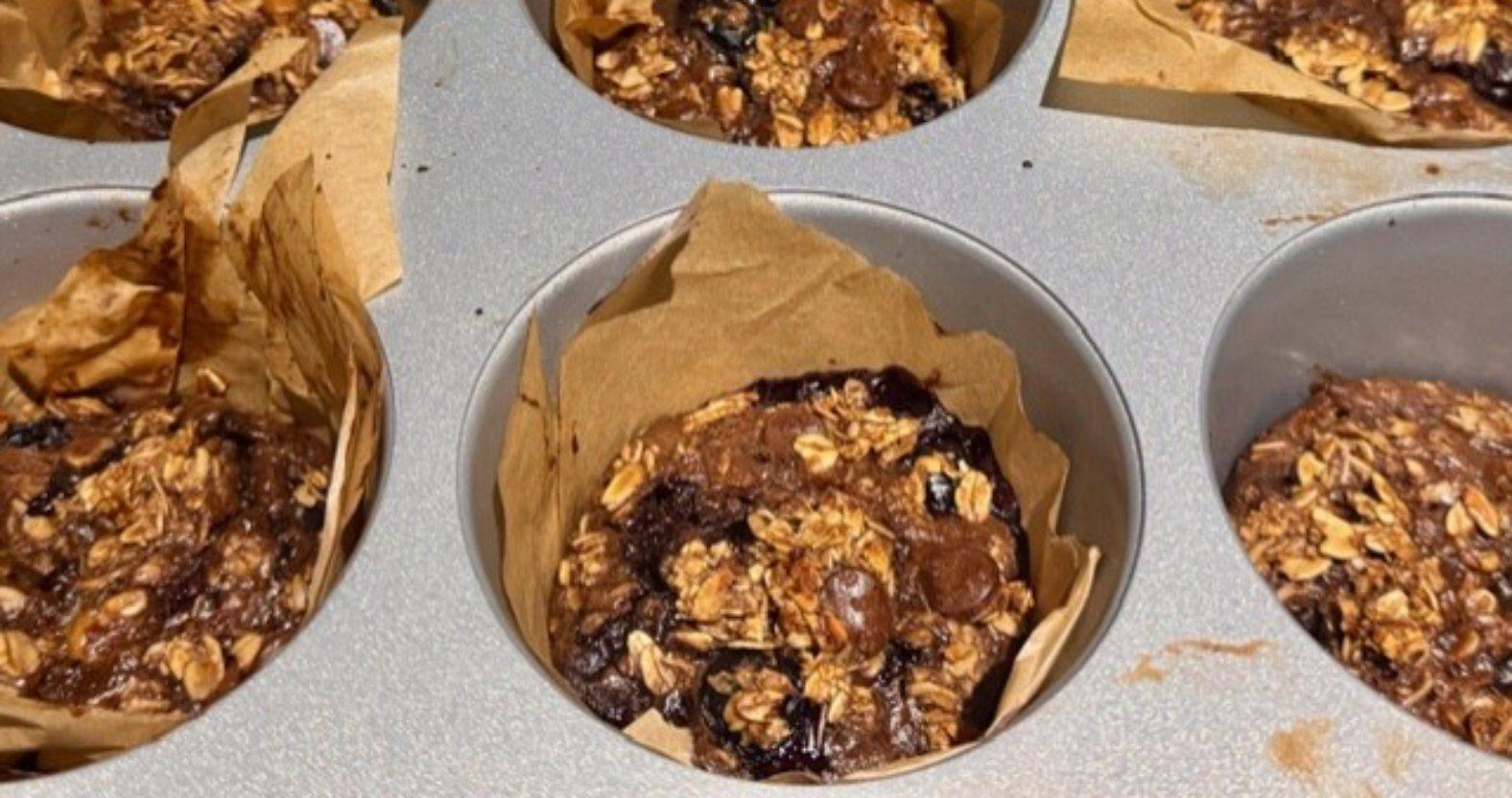 yemi-chocolateoatmuffins-tray