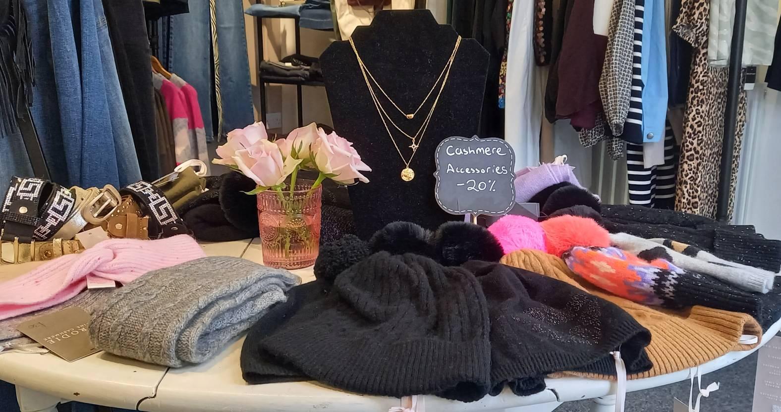 bestkeptsecret-cashmereaccessories