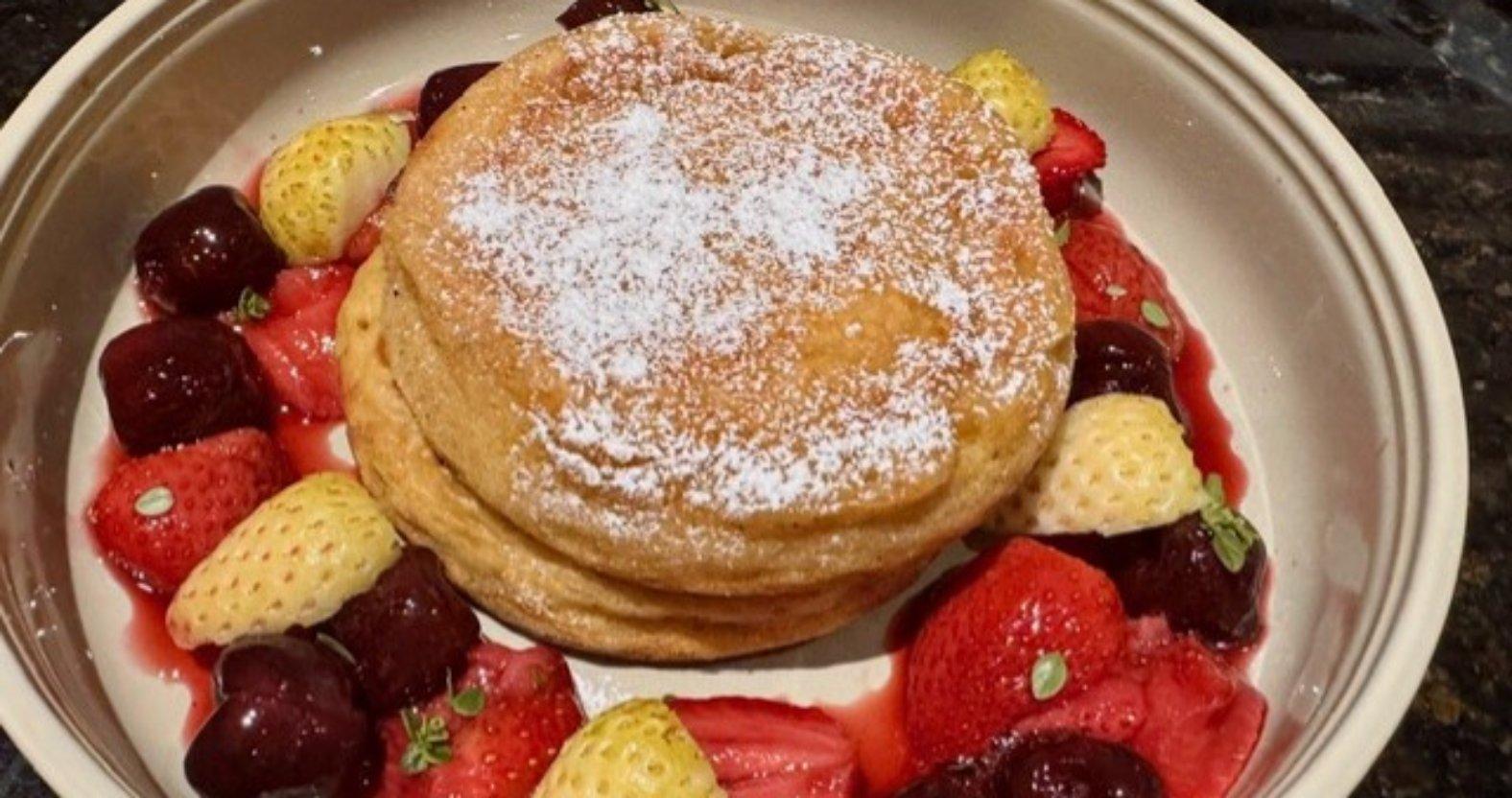 yemi-pancakesroastfruit