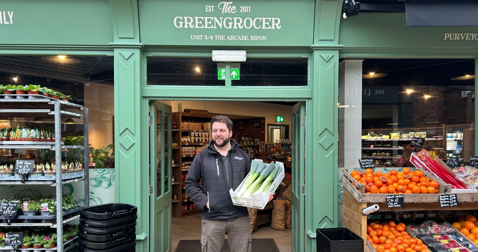 thegreengrocer-jamespotter-looksideways