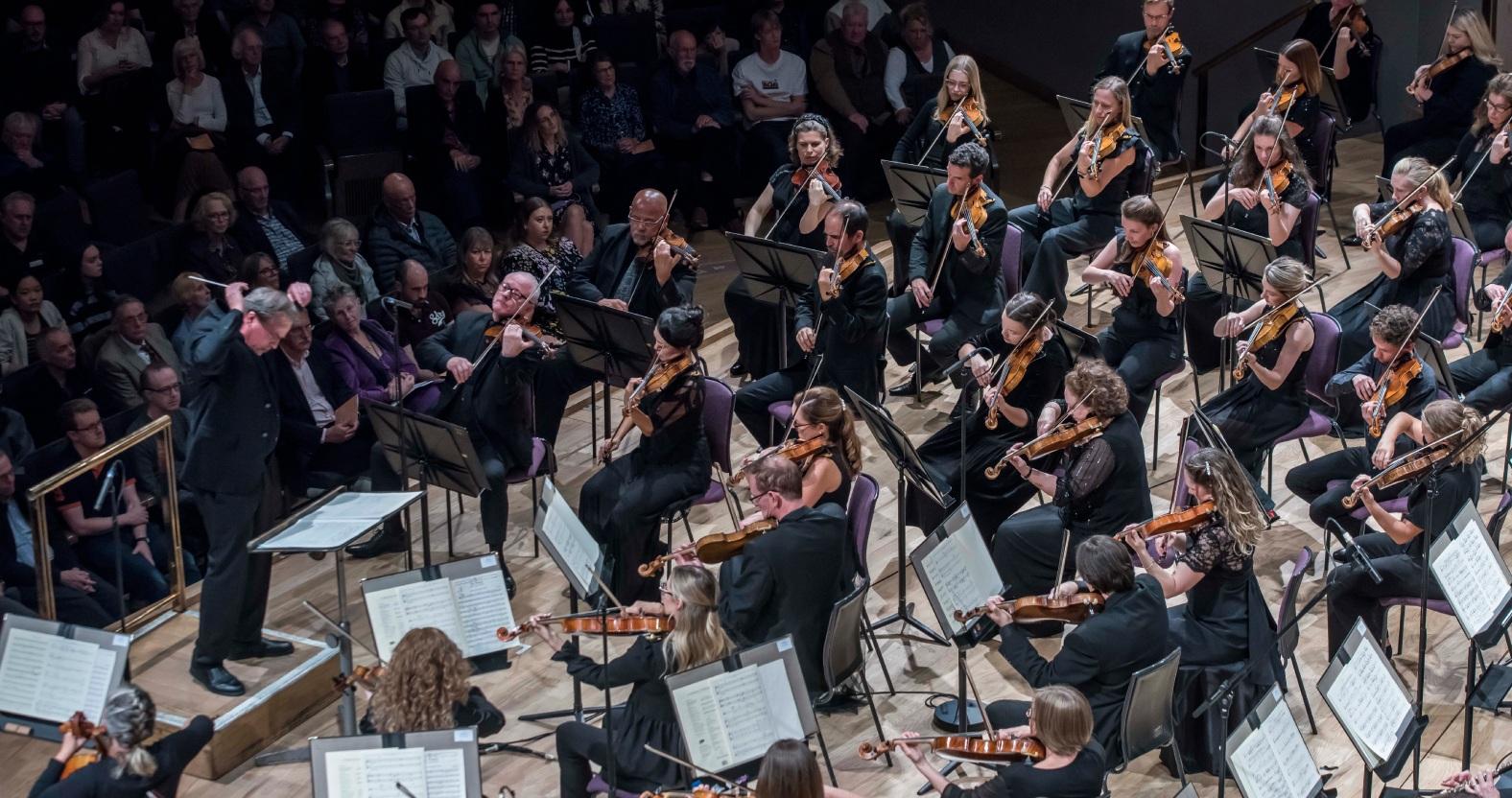 bbc-philharmonic-orchestra-performing-holsts-planets-in-2024-chris-payne