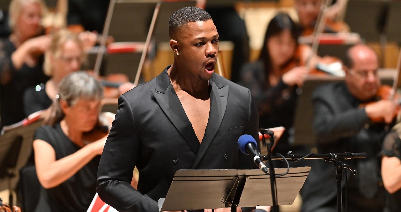 davone-tines-performing-with-the-bbc-symphony-orchestra-at-the-barbican-credit-mark-allan-bbc