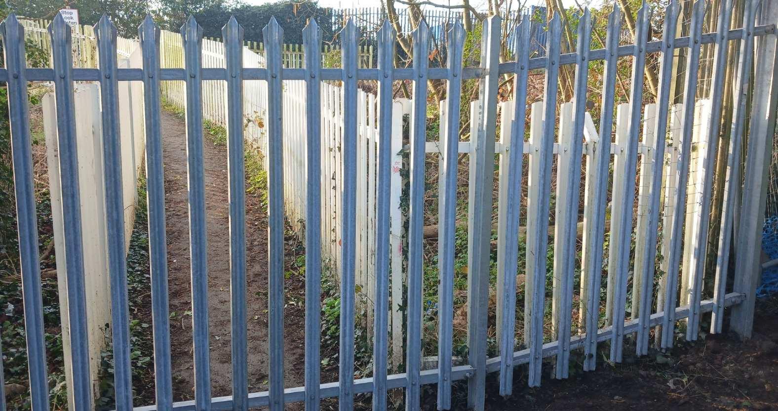 knaresborough-frogmirelanelc-fencedoff