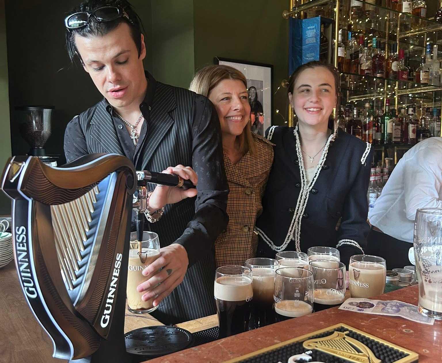 yungblud-pullingguinness-edit2