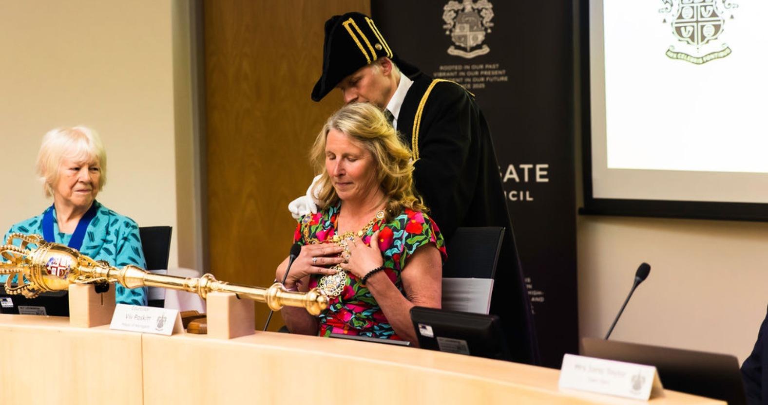 harrogate-mayormaking-poskittreceives