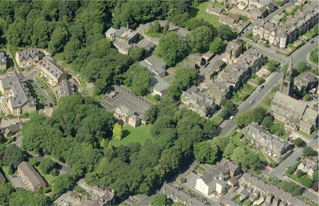 An aerial photo of Knapping Mount before the new civic centre was built