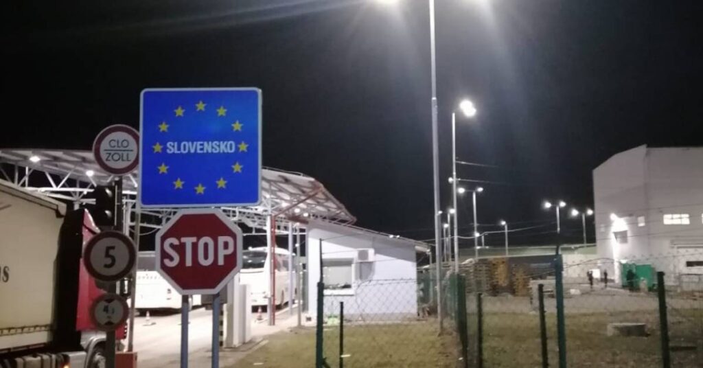 Photo of Slovakia border sign