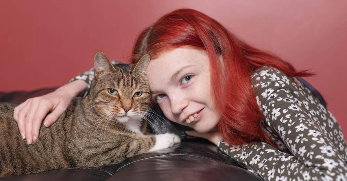 Special Harrogate cat helps Jessica, 16, with seizures