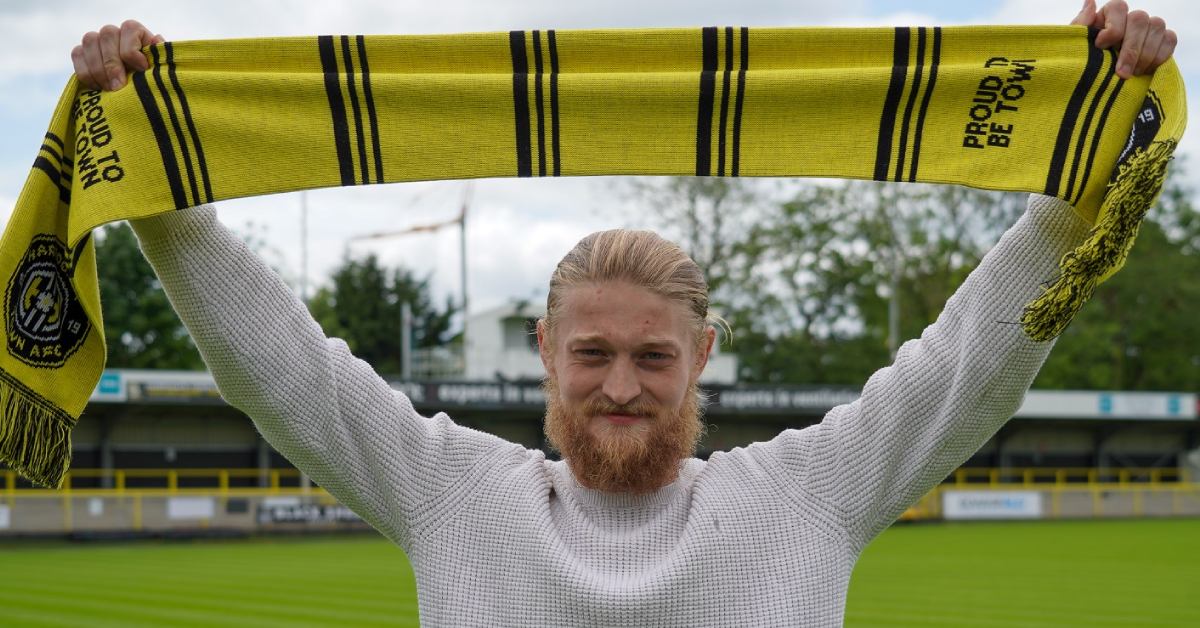 Luke Armstrong signs long term contract with Harrogate Town